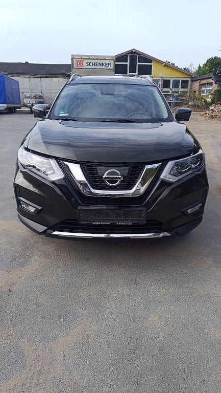 Grün Gebraucht 2018 Nissan X-Trail N-Connecta SUV | 12.990 € (Fairer Preis) - Bild 1/4