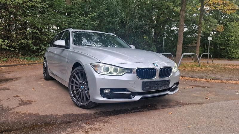 Silber Gebraucht 2013 BMW 316 Sport Line Kombi | 6.300 € (Guter Preis) - Bild 1/4