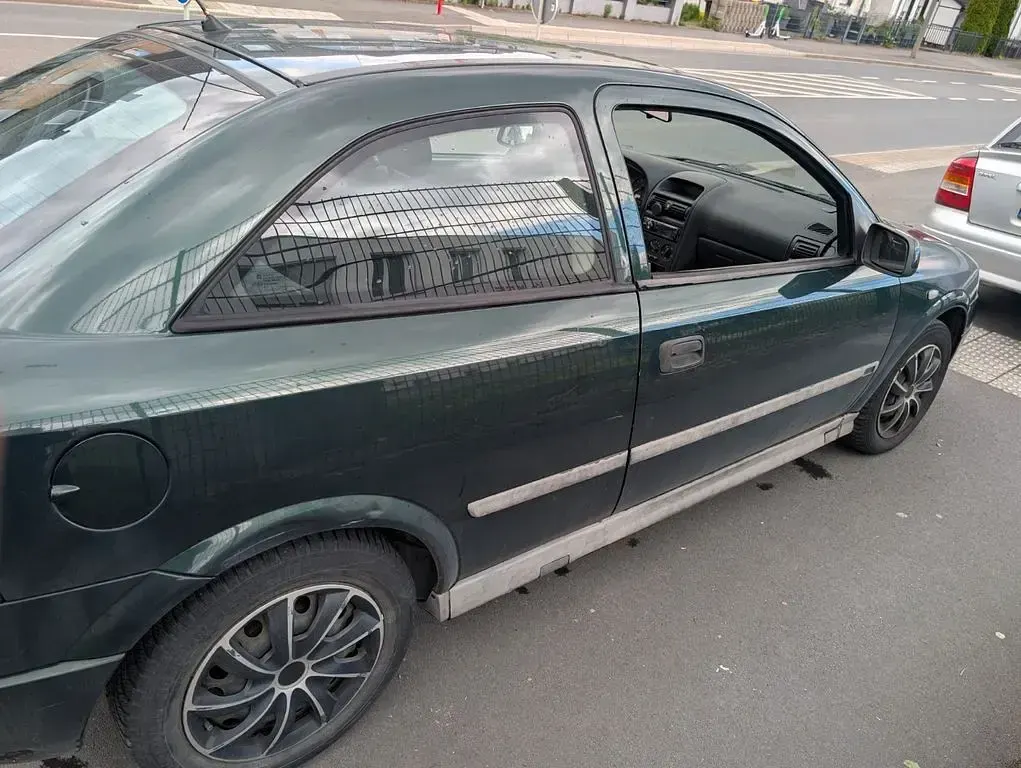 Gebraucht Opel Astra 101 PS (74 kW) 1998 Limousine
