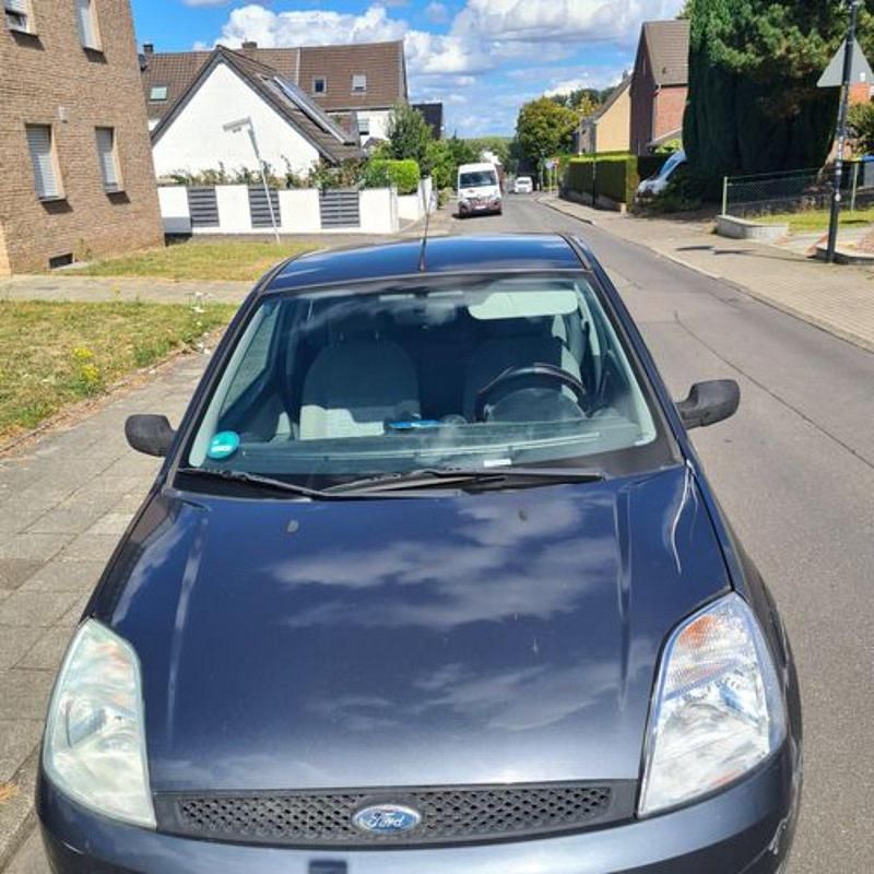 Grau Gebraucht 2003 Ford Fiesta Kleinwagen | 1.149 € - Bild 1/4