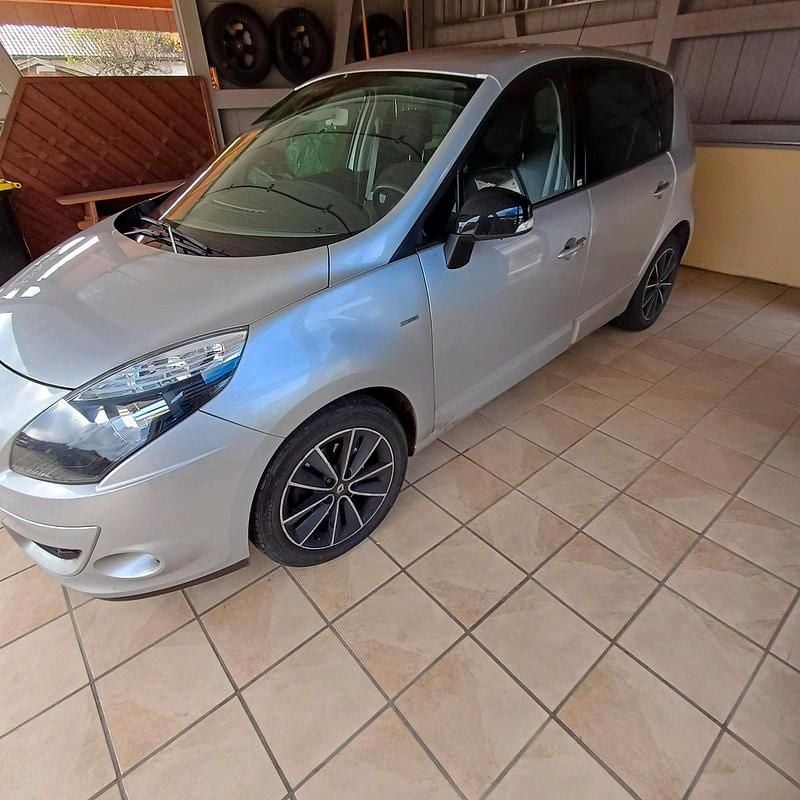 Grau Gebraucht 2012 Renault Scénic III Van / Kleinbus | 4.900 € (Guter Preis) - Bild 1/4