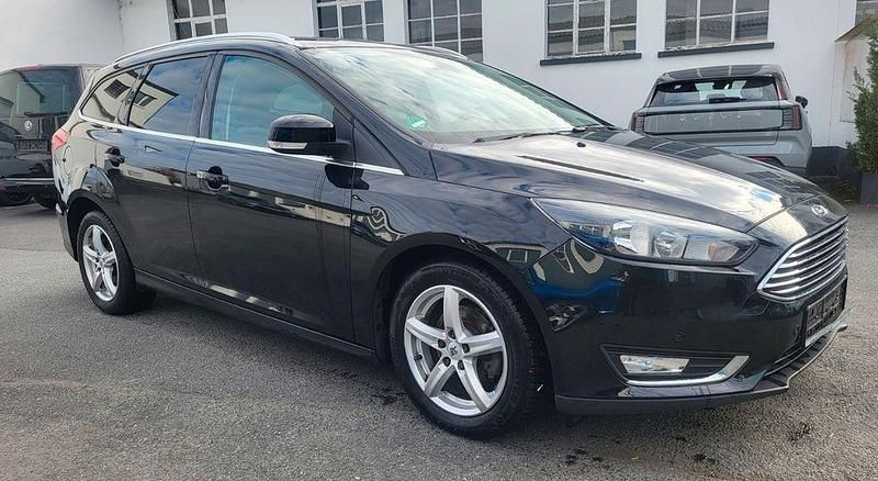 Gebraucht Ford Focus Titanium 125 PS (91 kW) 2016 Schwarz Limousine