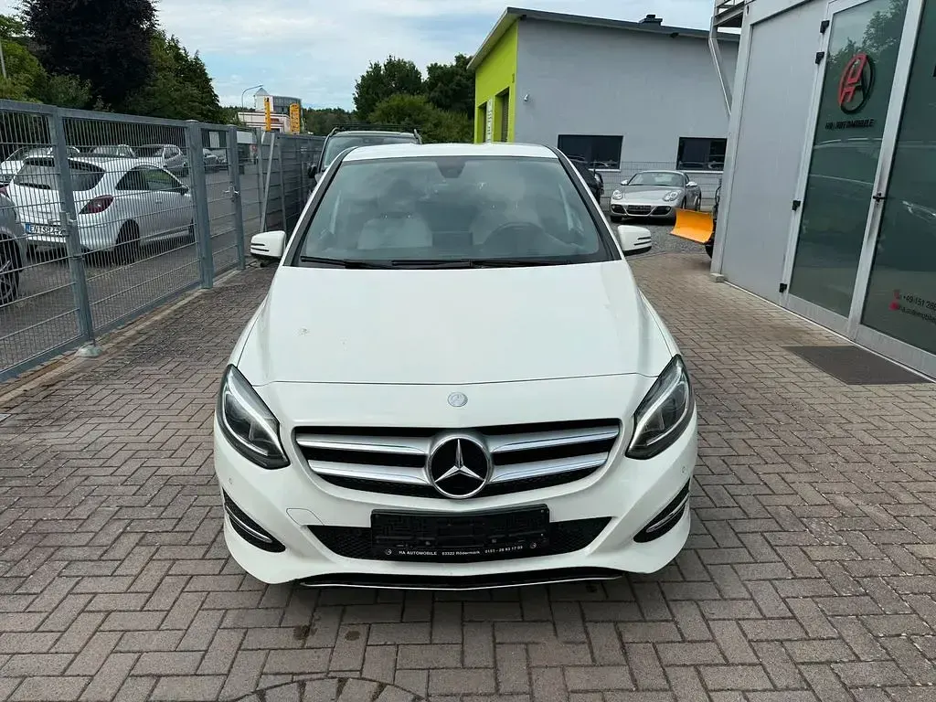 Gebraucht Mercedes B220 177 PS (130 kW) 2014 Weiß Kleinwagen