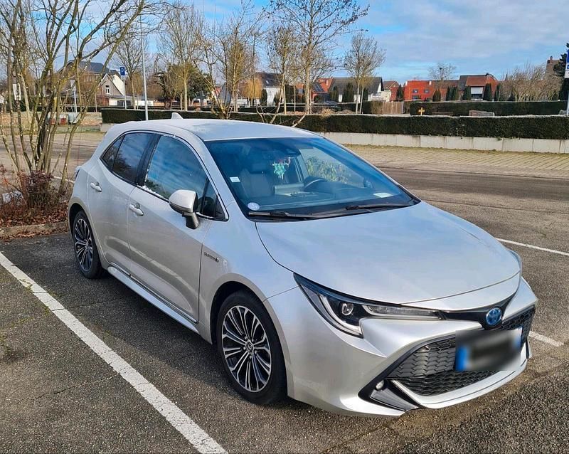 Gebraucht Toyota Corolla Design 122 PS (89 kW) 2019 Grau Kleinwagen