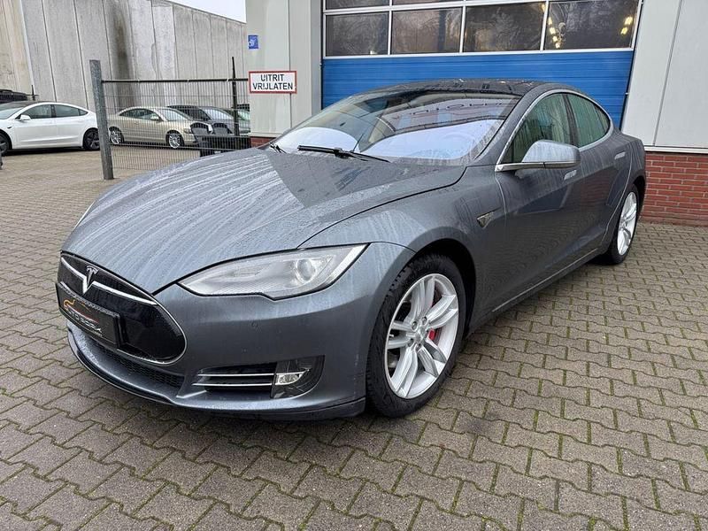 Grau Gebraucht 2013 Tesla Model S Kleinwagen | 11.950 € - Bild 1/4