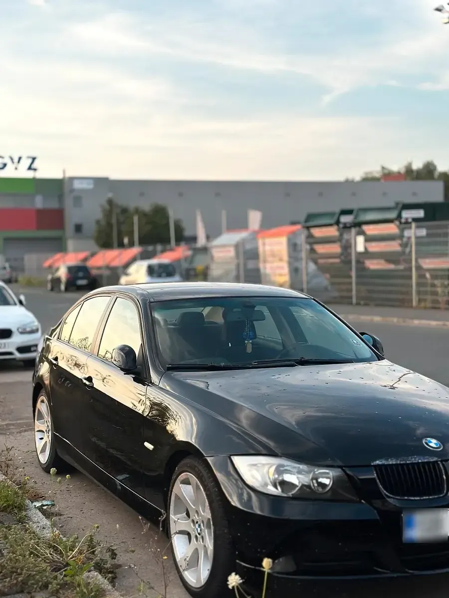 Gebraucht BMW 320 177 PS (130 kW) 2008 Grau Limousine