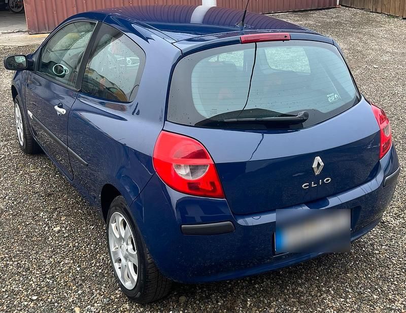 Gebraucht Renault Clio II 75 PS (55 kW) 2007 Blau Kleinwagen