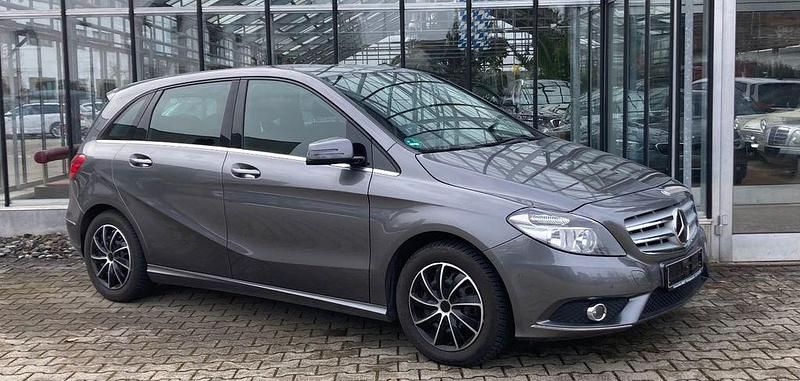 Gebraucht Mercedes B180 122 PS (89 kW) 2012 Mountaingrau Van / Kleinbus
