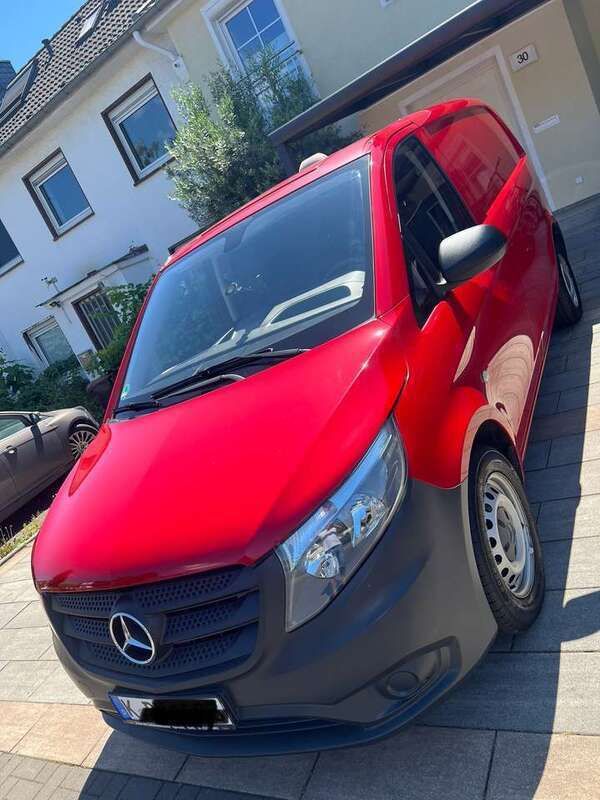 Rot Gebraucht 2016 Mercedes Vito Van / Kleinbus | 13.900 € (Fairer Preis) - Bild 1/4