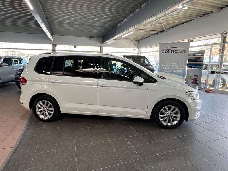 Weiß Gebraucht 2019 VW Touran Comfortline Van / Kleinbus | 19.400 € (Fairer Preis) - Bild 1/4