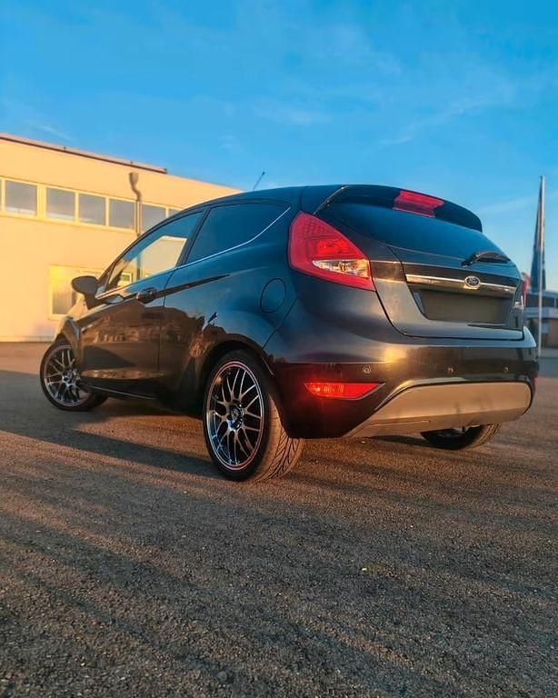 Gebraucht Ford Fiesta Ambiente 82 PS (60 kW) 2008 Schwarz Kleinwagen