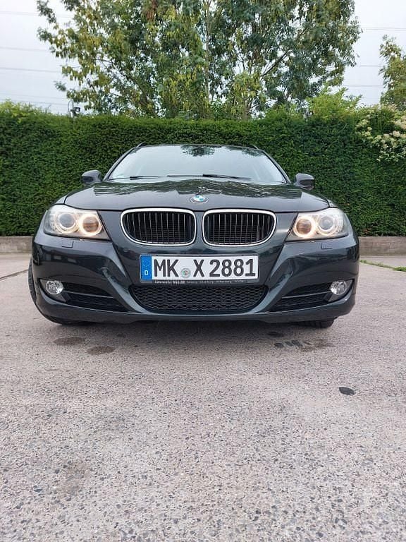 Schwarz Gebraucht 2012 BMW 318 Sport Line Limousine | 7.200 € (Superpreis) - Bild 1/4