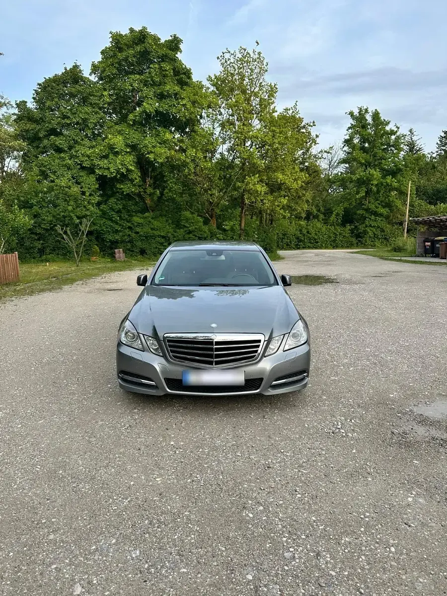 Gebraucht Mercedes E200 Avantgarde 184 PS (135 kW) 2012 Grau Limousine
