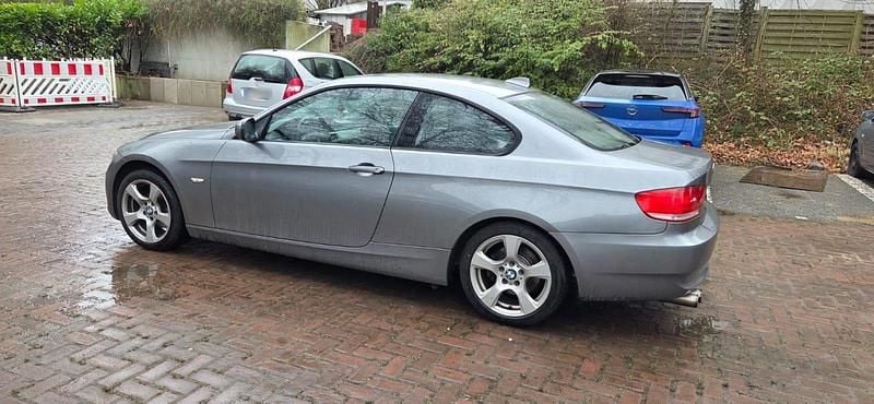 Gebraucht BMW 320 170 PS (125 kW) 2010 Grau Coupé