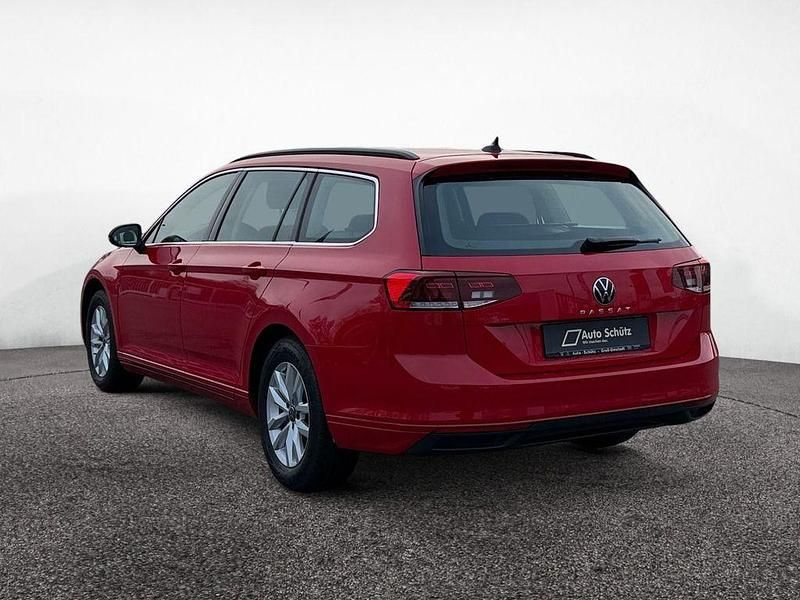 Gebraucht VW Passat Business 122 PS (89 kW) 2023 Rot Kombi