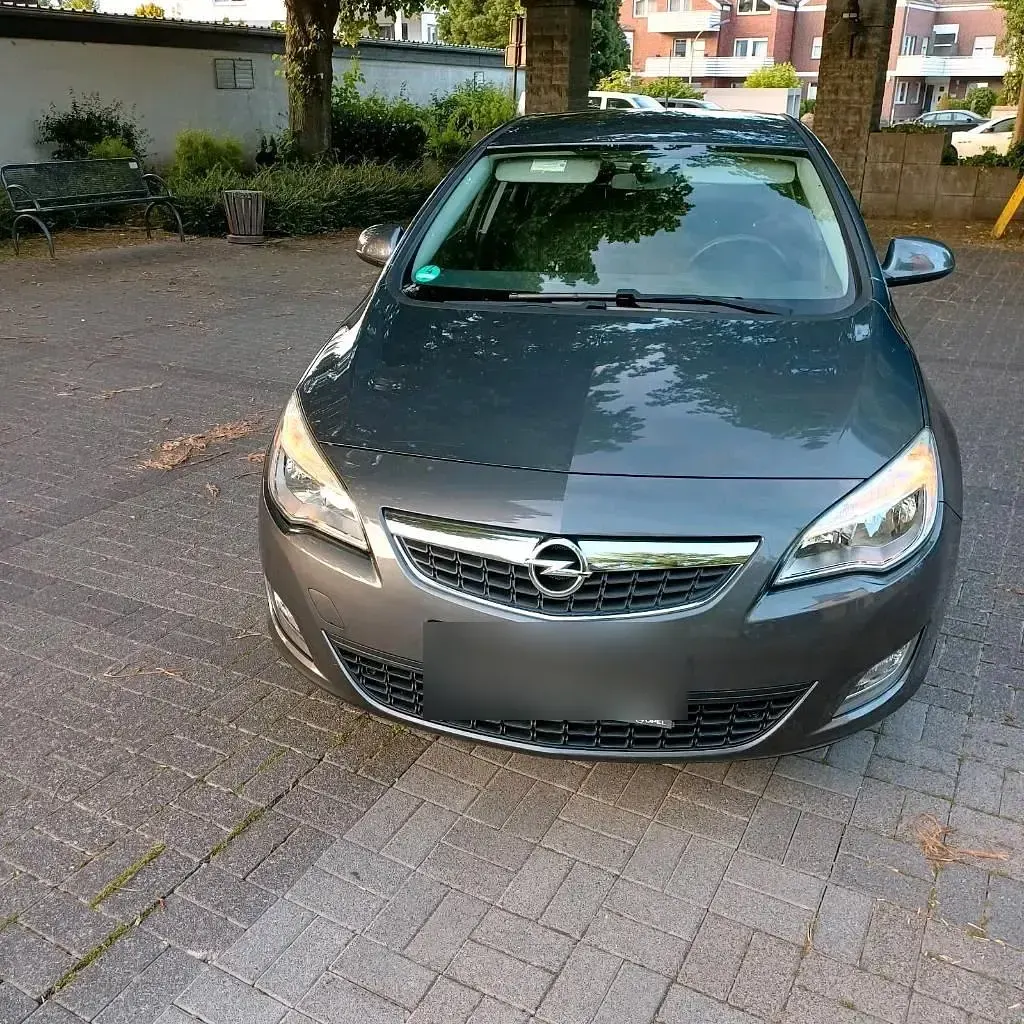 Gebraucht Opel Astra 90 PS (66 kW) 2012 Braun Kleinwagen