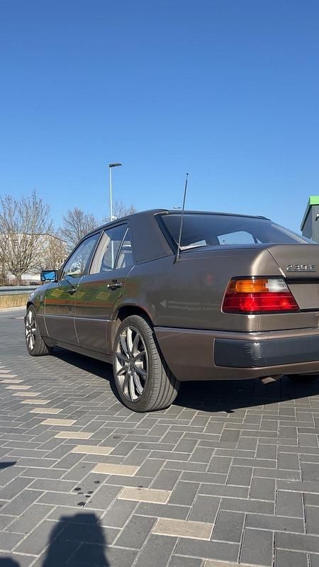 Gebraucht Mercedes E230 132 PS (97 kW) 1990 Braun Limousine