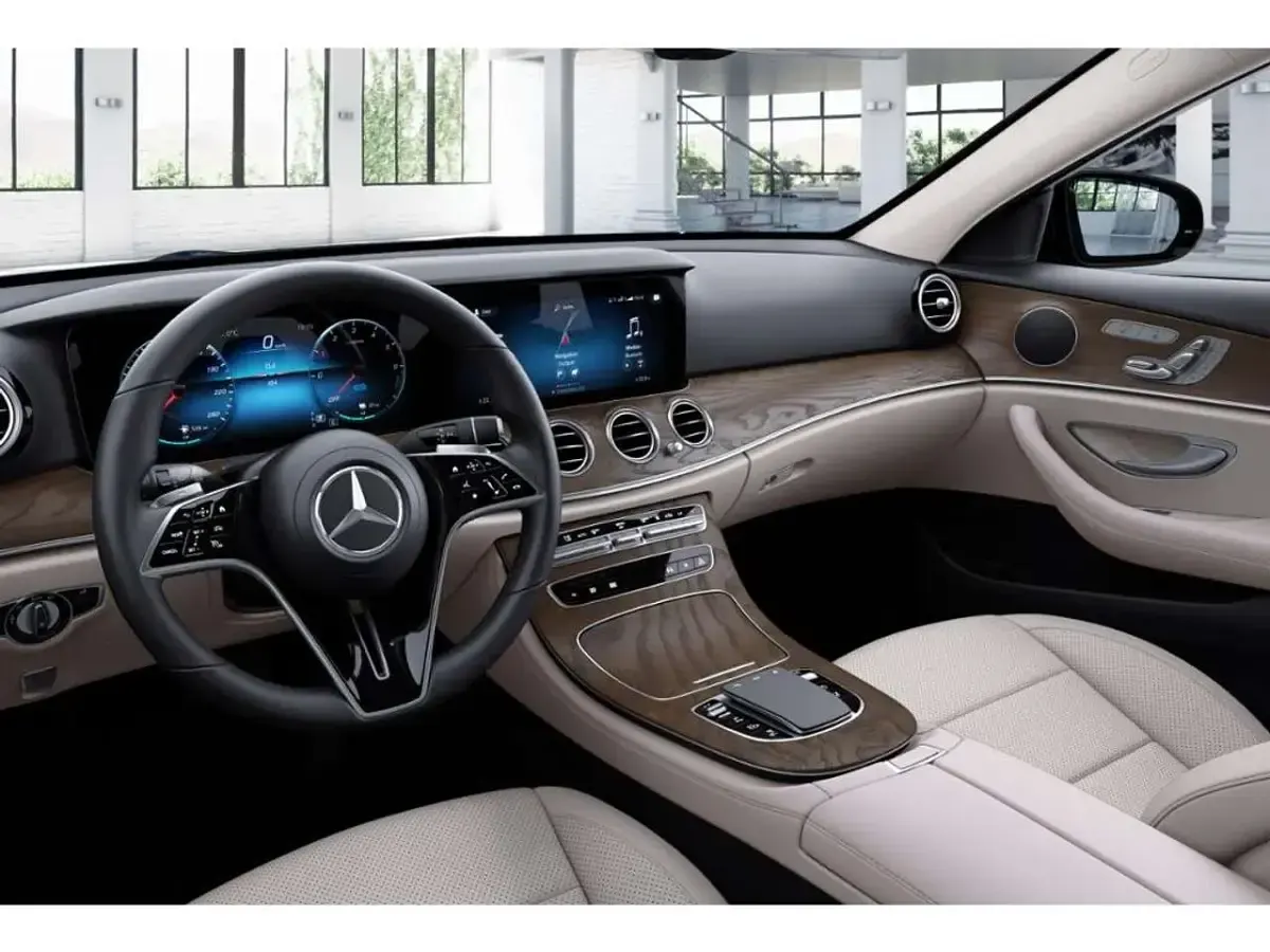 Gebraucht Mercedes E300 Avantgarde 194 PS (142 kW) 2023 Blau Kombi