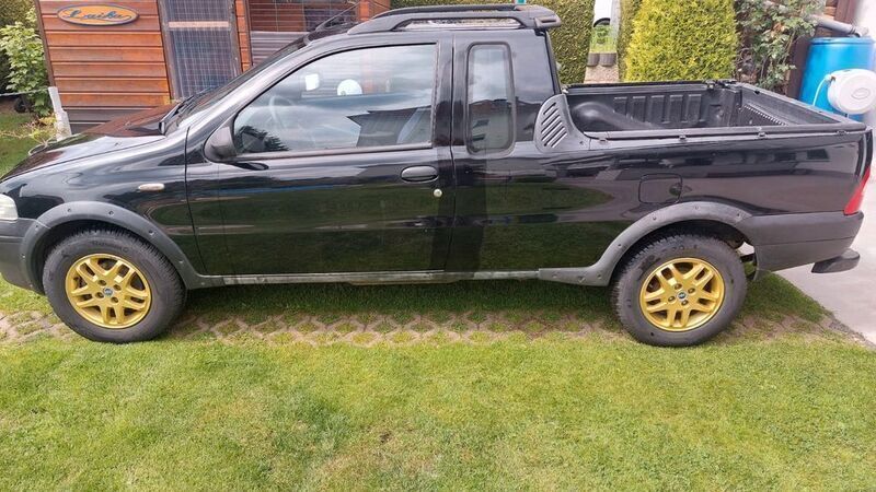 Schwarz Gebraucht 2003 Fiat Strada SUV | 2.700 € - Bild 1/4