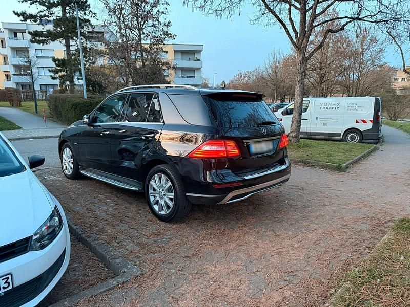 Gebraucht Mercedes ML350 258 PS (189 kW) 2012 Schwarz SUV