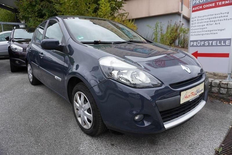 Blau Gebraucht 2012 Renault Clio III Limousine | 5.990 € (Etwas zu teuer) - Bild 1/4
