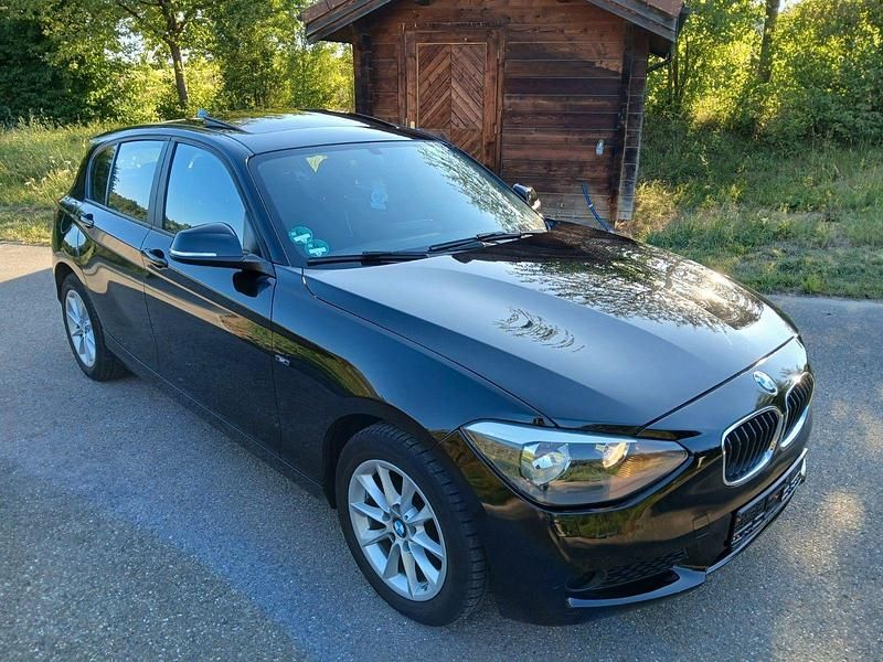 Schwarz Gebraucht 2014 BMW 118 Sport Line Kleinwagen | 10.499 € (Fairer Preis) - Bild 1/4