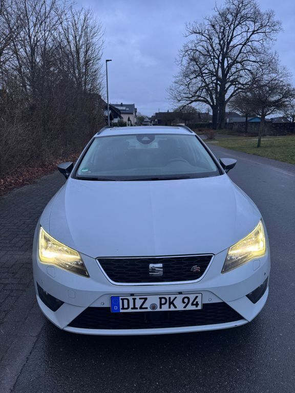 Weiß Gebraucht 2015 Seat Leon ST FR Kombi | 9.500 € (Guter Preis) - Bild 1/4