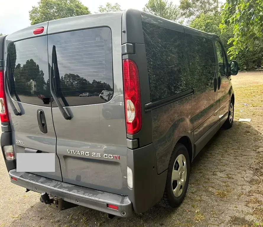 Gebraucht Opel Vivaro 145 PS (106 kW) 2011 Grau Van / Kleinbus