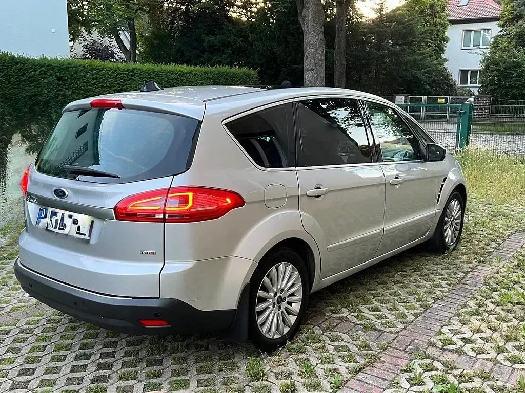 Gebraucht Ford S-MAX Titanium 140 PS (102 kW) 2011 Silber Van / Kleinbus