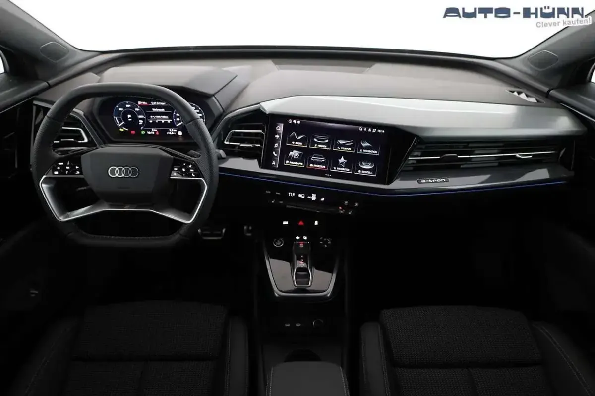 Nouă Audi Q4 e-tron S-Line 210 kW (286 CP) 2026 Negru SUV