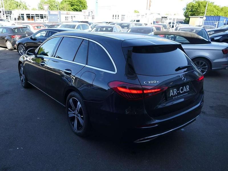 Gebraucht Mercedes C300e 204 PS (150 kW) 2023 Grau Kombi