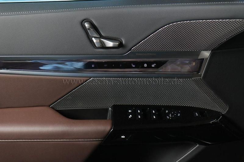 Gebraucht BMW 750e Performance 489 PS (359 kW) 2023 Schwarz Limousine