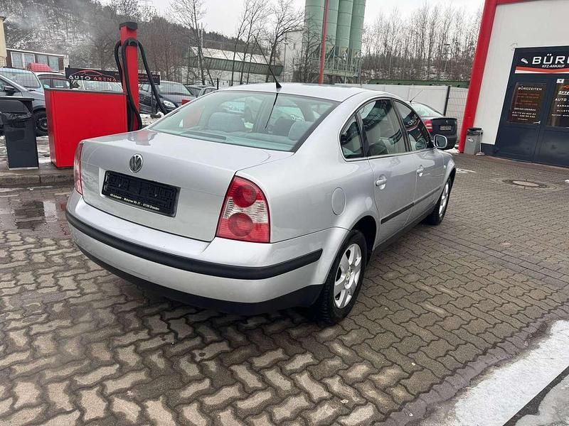 Gebraucht VW Passat 131 PS (96 kW) 2002 Silber Limousine