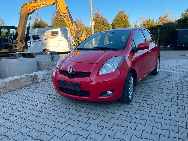 Rot Gebraucht 2010 Toyota Yaris Kleinwagen | 3.499 € (Fairer Preis) - Bild 1/4