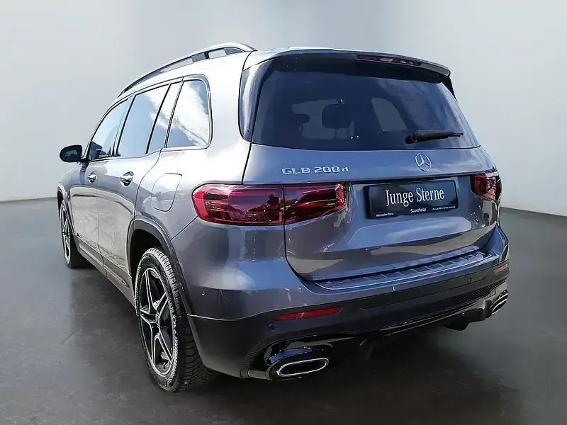 Gebraucht Mercedes GLB200 AMG 150 PS (110 kW) 2024 Graulack mountaingrau (metallic) SUV