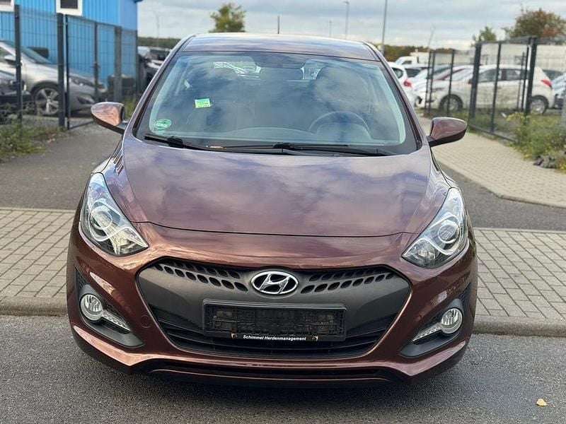 Braun Gebraucht 2012 Hyundai i30 Classic Coupé | 6.990 € (Fairer Preis) - Bild 1/4