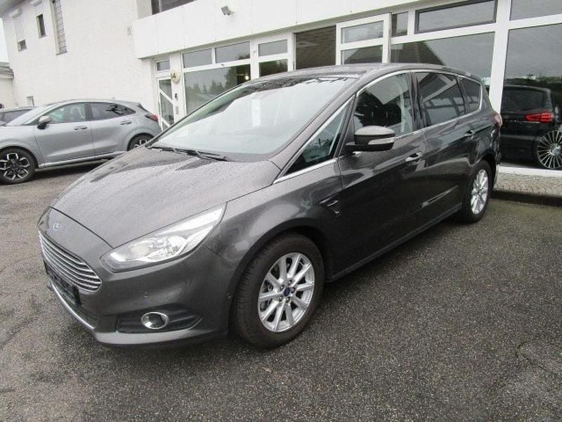 Grau Gebraucht 2016 Ford S-MAX Titanium Van / Kleinbus | 12.480 € (Fairer Preis) - Bild 1/4