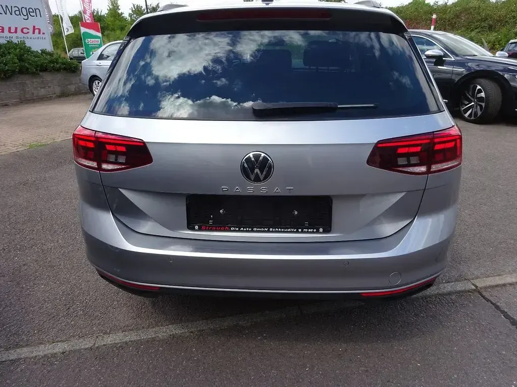 Gebraucht VW Passat Business 150 PS (110 kW) 2022 Pyritsilber metallic Kombi