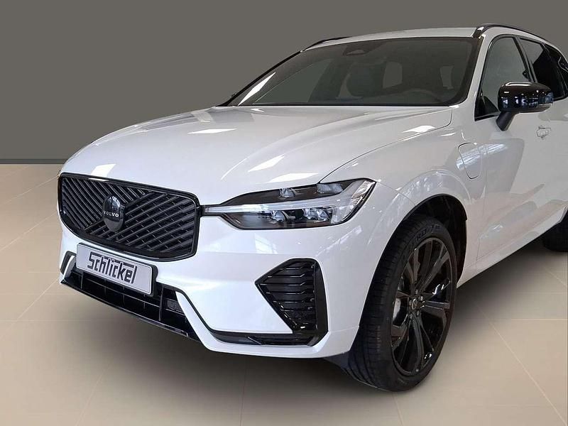 Neu Volvo XC60 Plus 349 PS (256 kW) 2026 Crystal white / metallic SUV