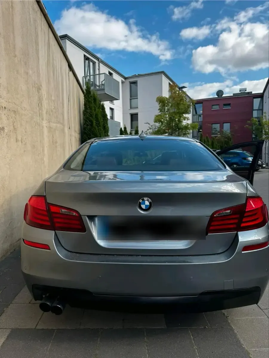 Gebraucht BMW 528 258 PS (189 kW) 2010 Grau Limousine