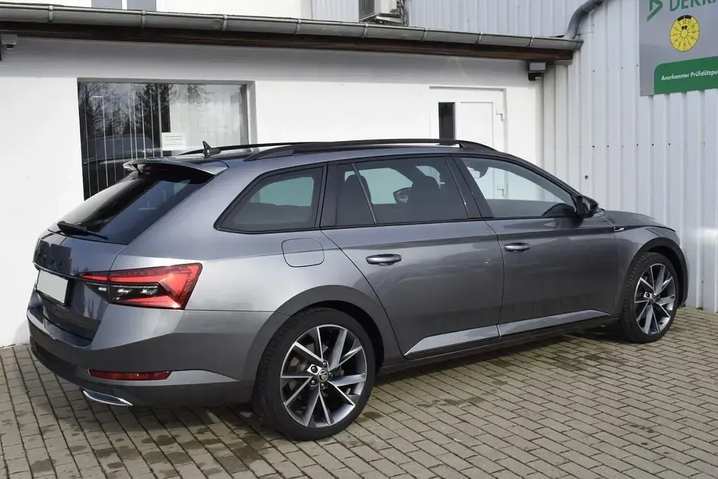 Gebraucht Skoda Superb SportLine 200 PS (147 kW) 2024 Grau Kombi