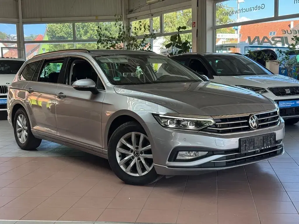 Gebraucht VW Passat Business 150 PS (110 kW) 2023 Silber Kombi