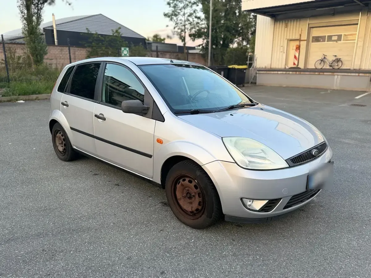 Gebraucht Ford Fiesta 80 PS (58 kW) 2004 Grau Kleinwagen