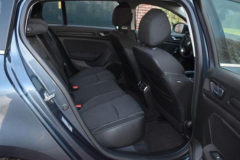 Gebraucht Renault Mégane IV Intens 116 PS (85 kW) 2020 Grau Limousine