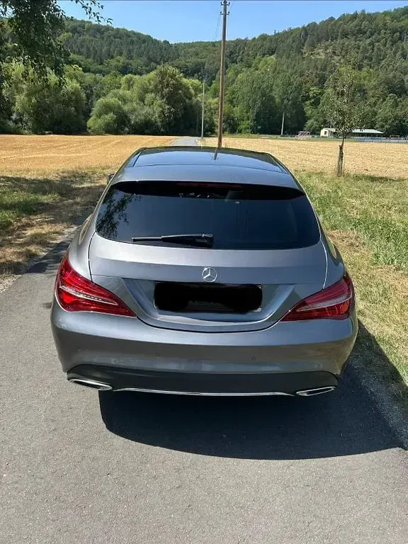 Gebraucht Mercedes CLA180 Shooting Brake 122 PS (89 kW) 2018 Grau Kombi