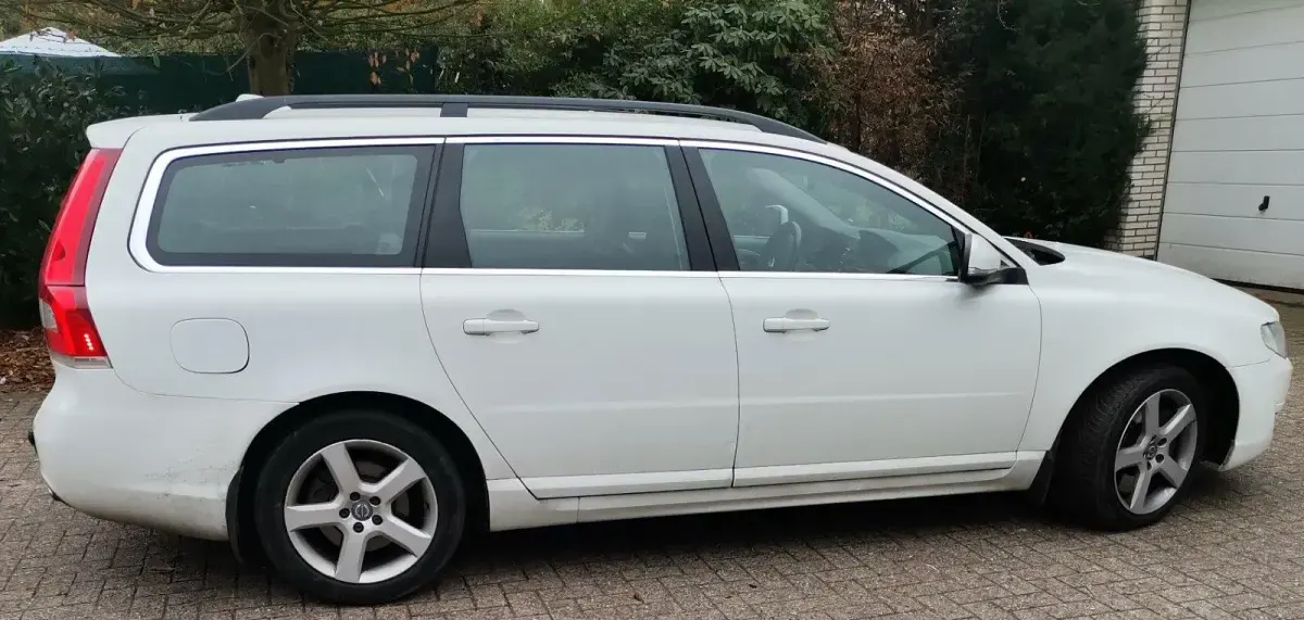 Second-hand Volvo V70 181 CP (133 kW) 2016 Alb Break