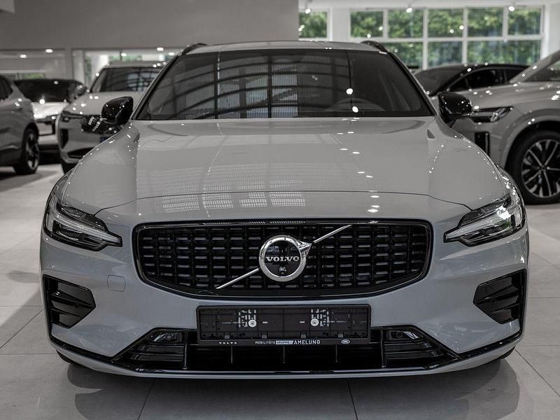 Neu Volvo V60 Plus 197 PS (144 kW) 2026 Vapour grey Kombi