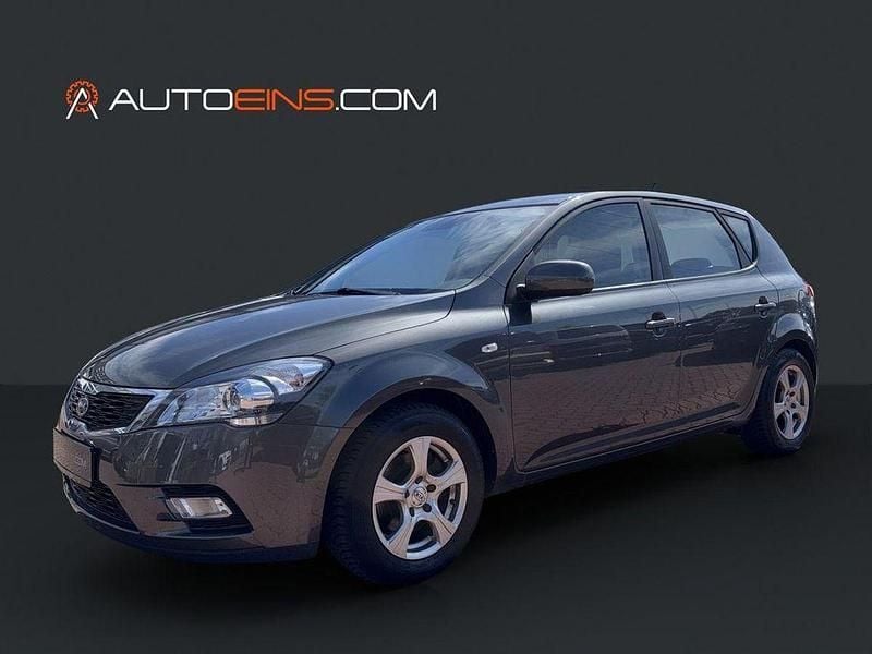 Gebraucht Kia Ceed Vision 90 PS (66 kW) 2010 Silber Kleinwagen