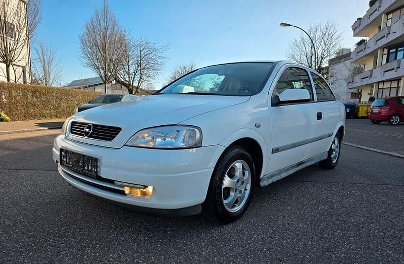 Gebraucht Opel Astra Edition 101 PS (74 kW) 1999 Weiß Limousine