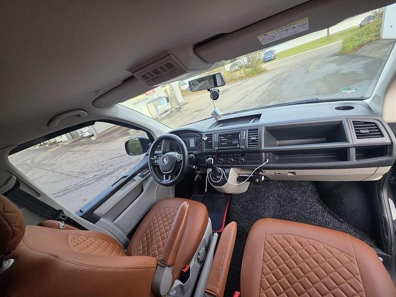 Second-hand VW Multivan Highline 204 CP (150 kW) 2017 Negru Monovolum